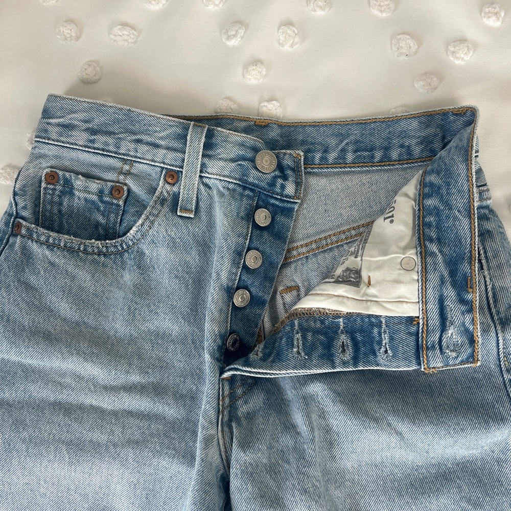 Levi's Classic 501 Denim Shorts - Picture 3 of 4